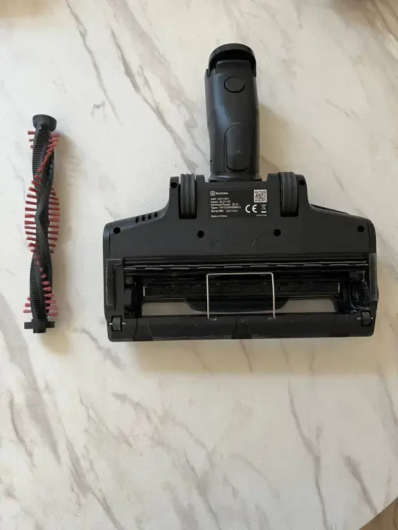 Беспроводной пылесос ELECTROLUX EP81HB25SH, отличное состояние, полностью рабочий