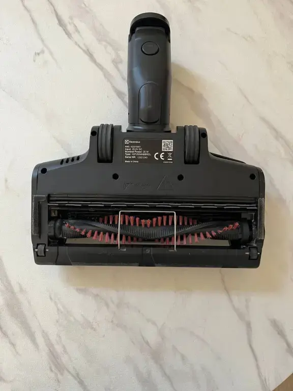 Беспроводной пылесос ELECTROLUX EP81HB25SH, отличное состояние, полностью рабочий